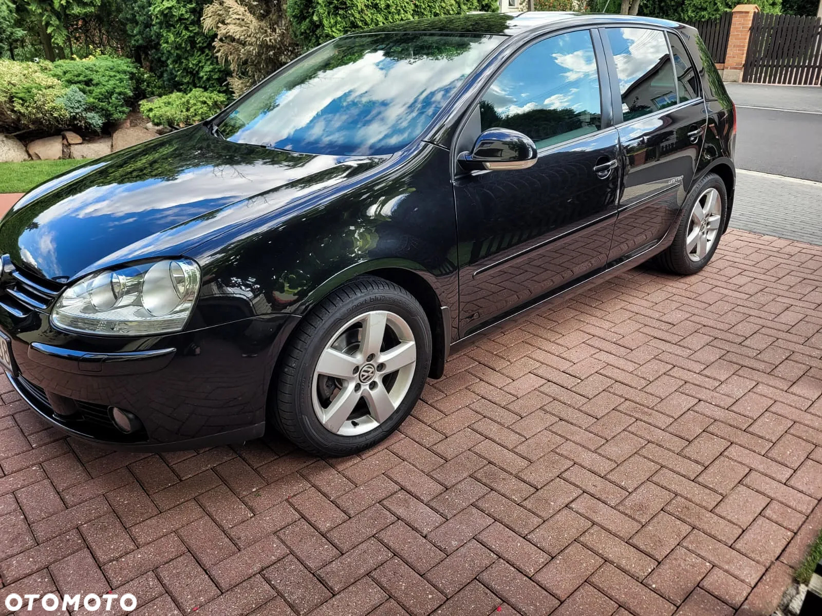 Volkswagen Golf V 1.9 TDI DPF BlueMot Comfortline - 3