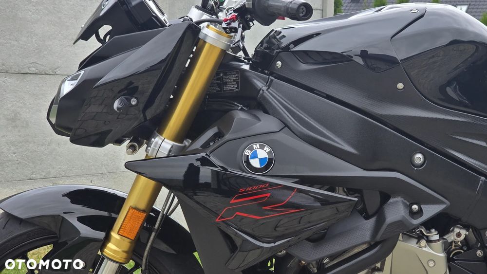 BMW S - 8