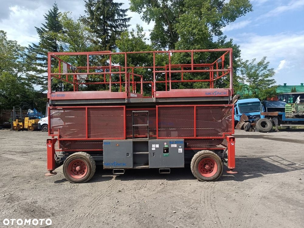 skayjack sj 9250 zwyzka terenowa 4x4 podnosnik nozycowy 17 m wys. platforma - 10
