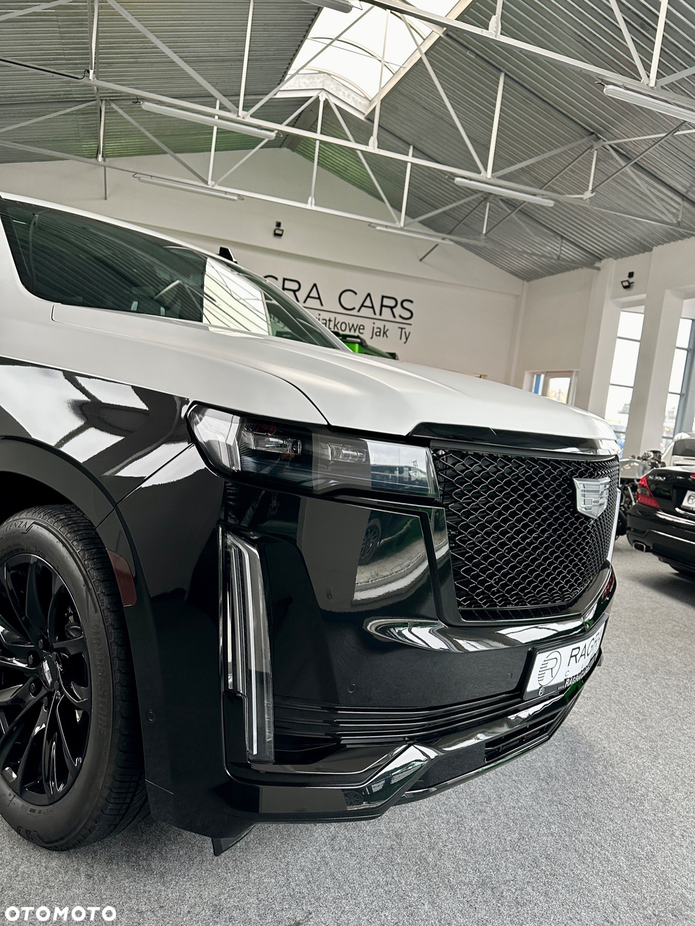Cadillac Escalade 6.2 V8 AWD AT Platinum - 11