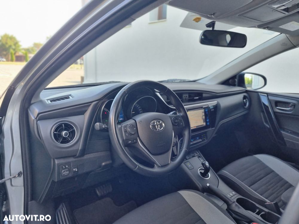 Toyota Auris 1.8 L VVT-i Sol + - 21