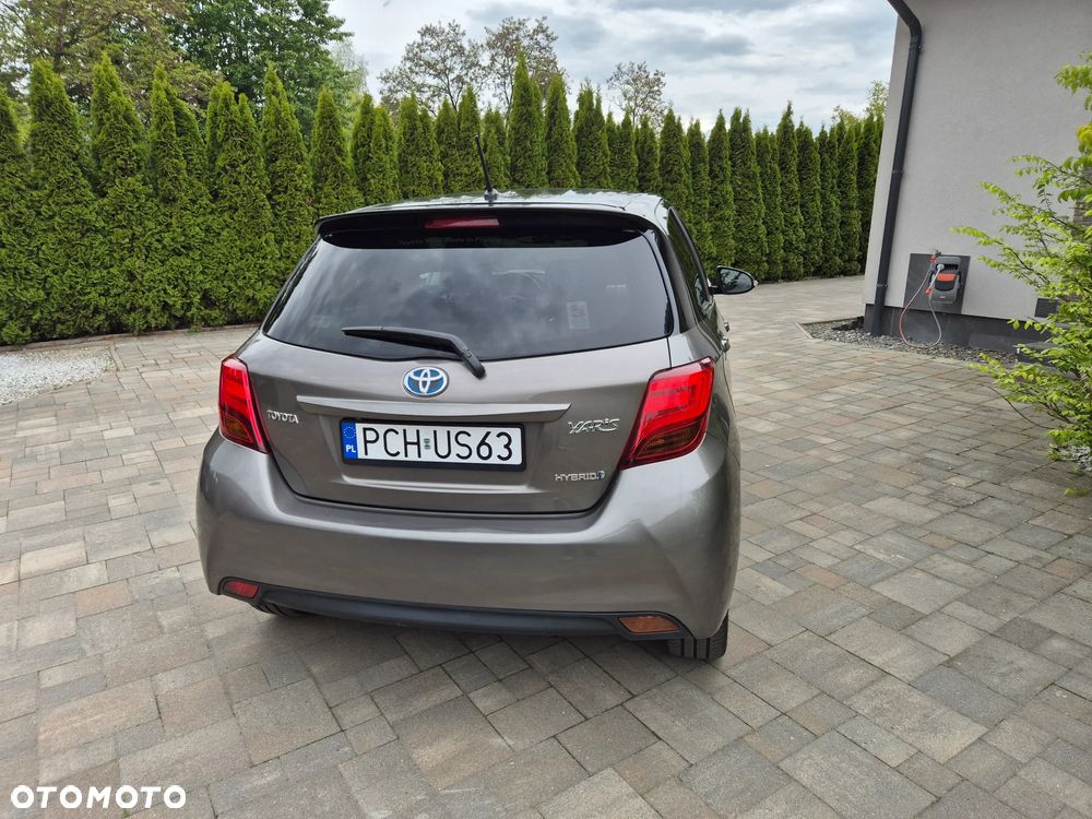Toyota Yaris Hybrid 100 Business Edition - 6