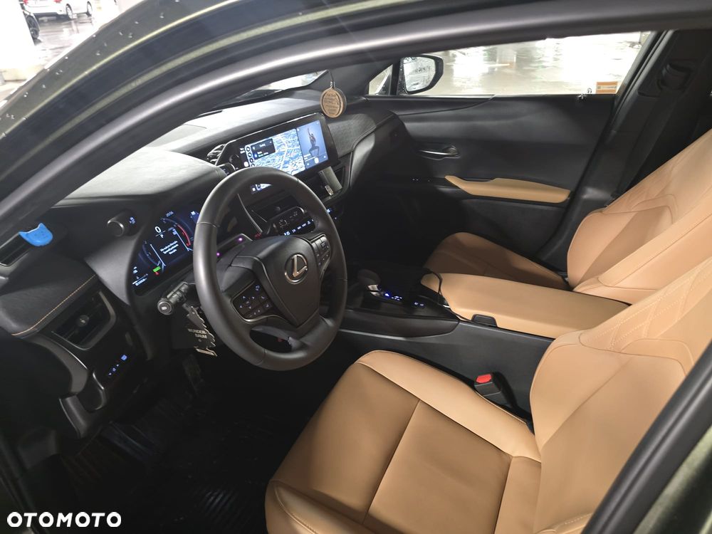 Lexus UX 2024