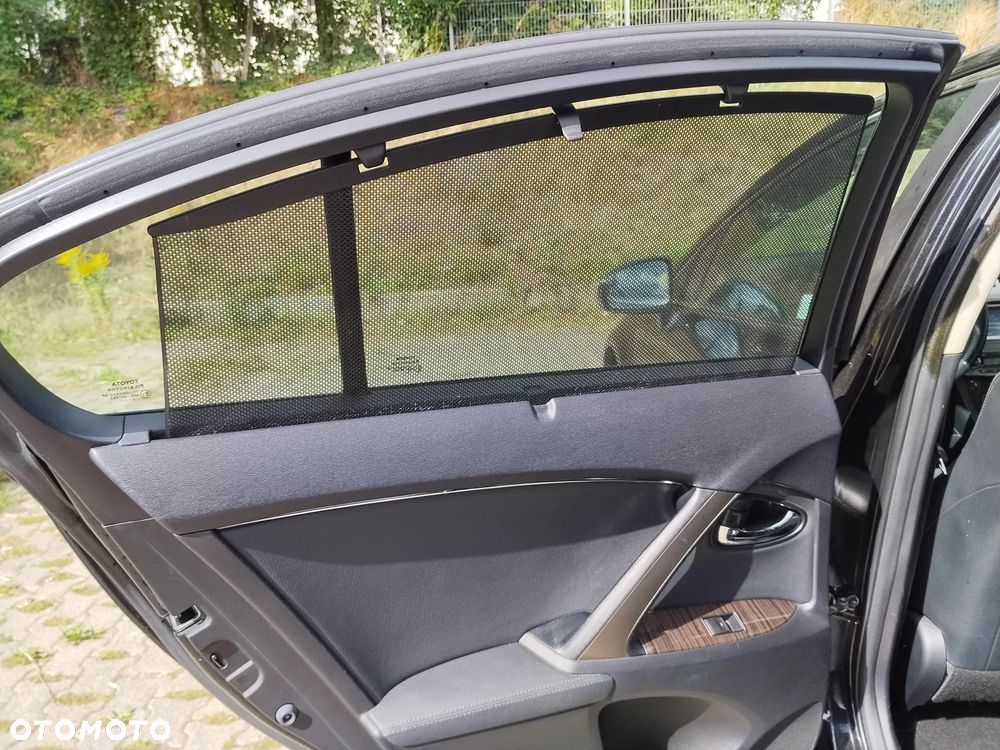 Toyota Avensis 2.0 D-4D Premium - 8