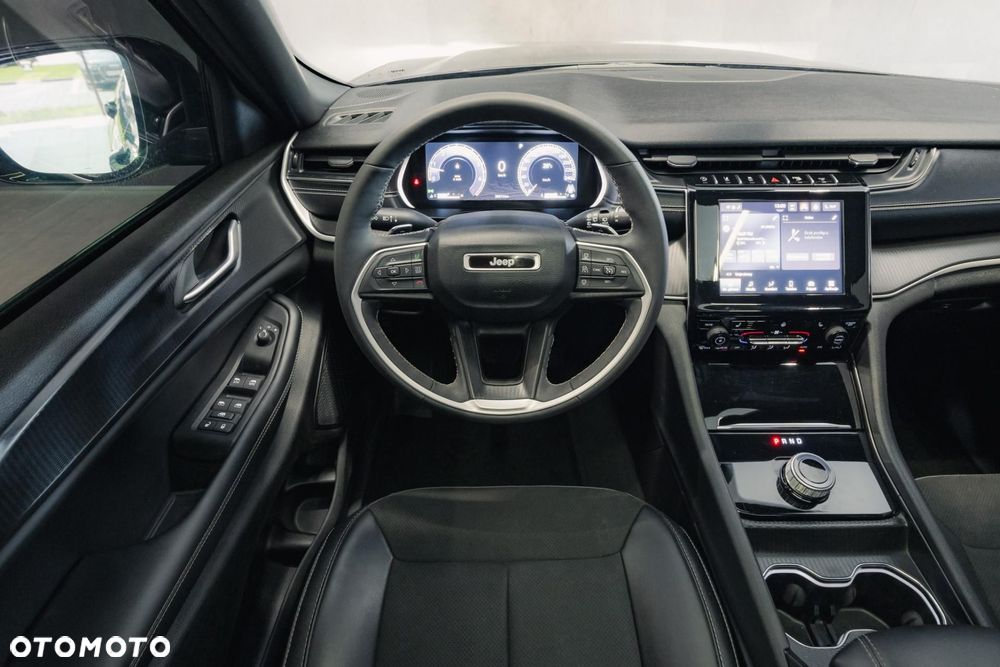 Jeep Grand Cherokee - 12