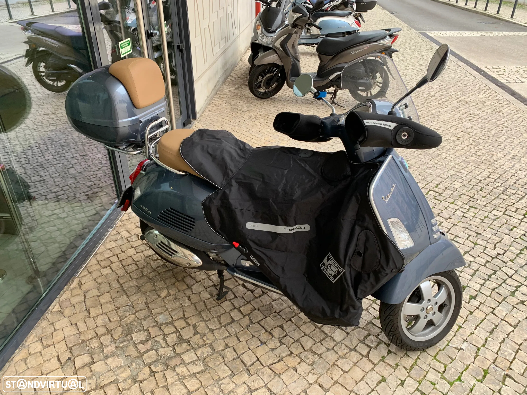 Vespa GTS Super 300 HPE - Com Acessórios - 6