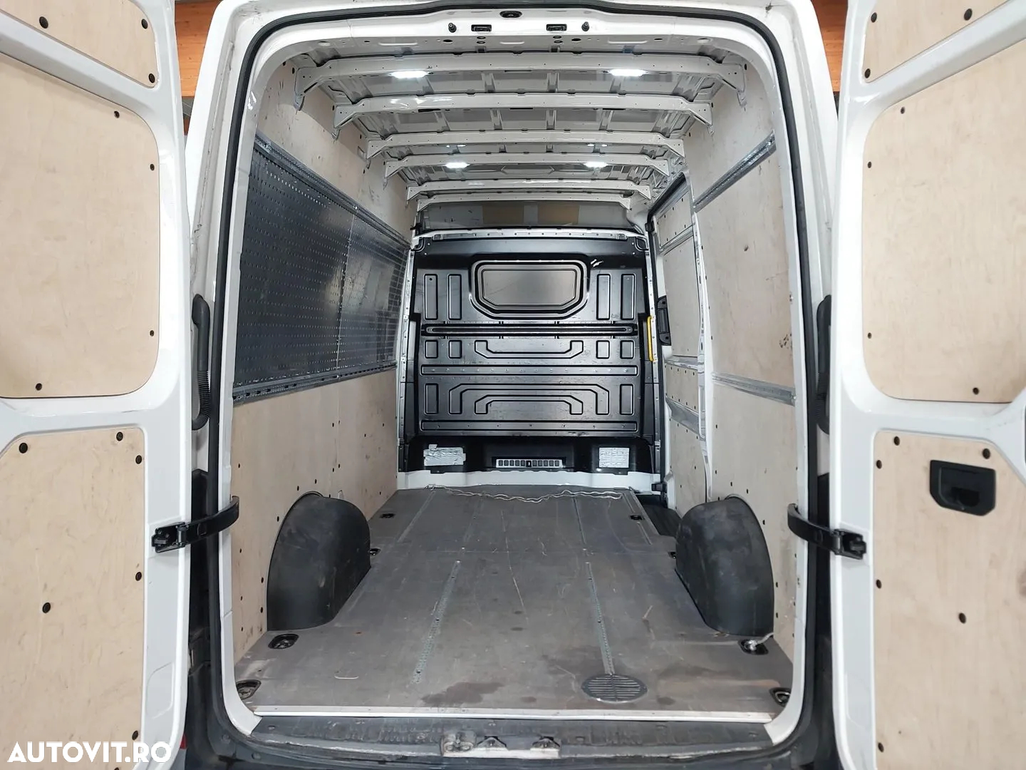 Volkswagen Crafter - 17