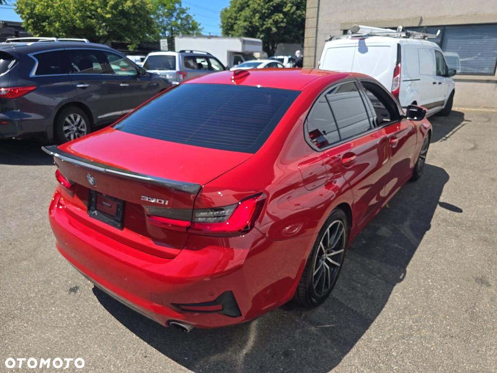 BMW Seria 3 330i xDrive M Sport - 4