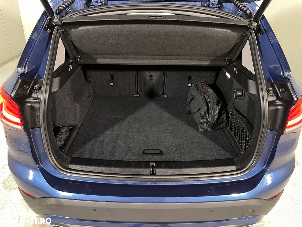 BMW X1 xDrive20i AT - 12