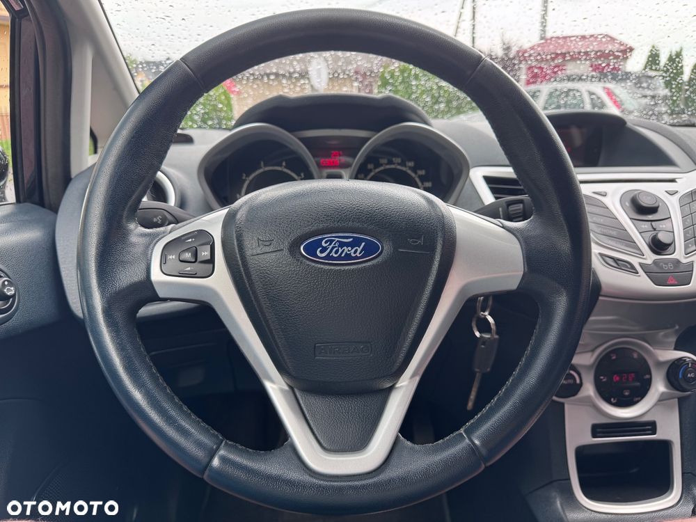 Ford Fiesta 1.25 Champions Edition - 31