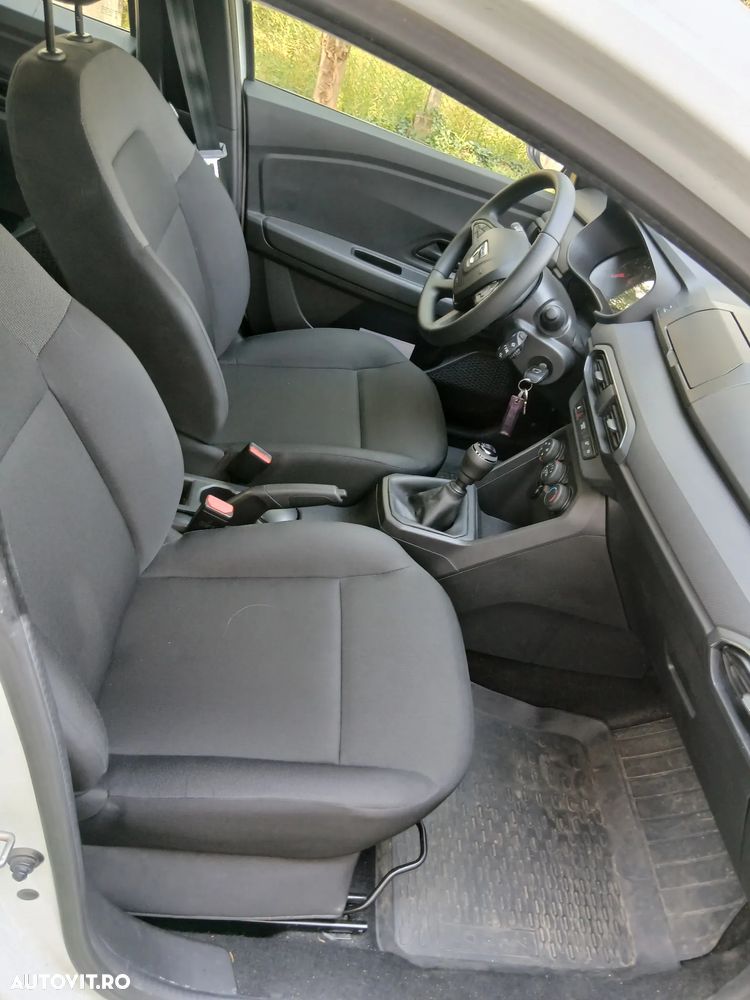 Dacia Logan TCe 90 Essential - 6