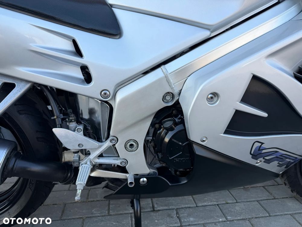 Honda VFR - 17