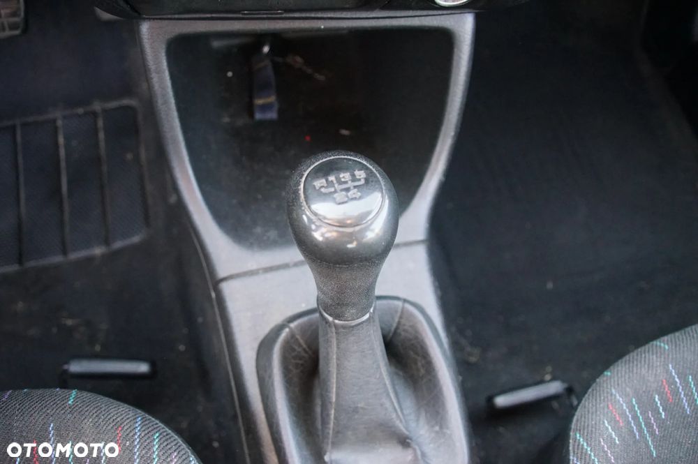 Auto na części - Volkswagen Golf III 1.4 8V 60 KM AEX DGL LB9A 1996R Silnik Skrzynia Drzwi Szyba Lusterko Błotnik Klapa Zderzak Deska Kokpit Sterownik Moduł Czujnik Licznik Kierownica - 12