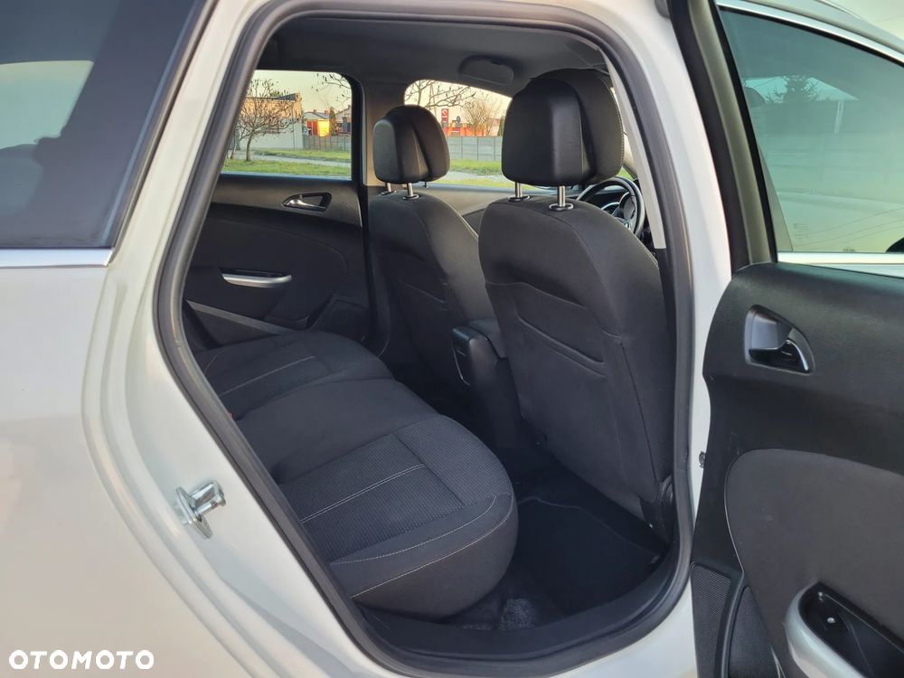 Opel Astra 1.4 Turbo Sports Tourer - 19