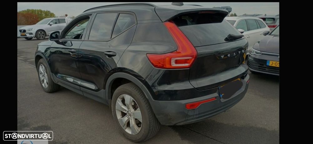 Volvo XC 40 1.5 T2 Momentum Geartronic - 5