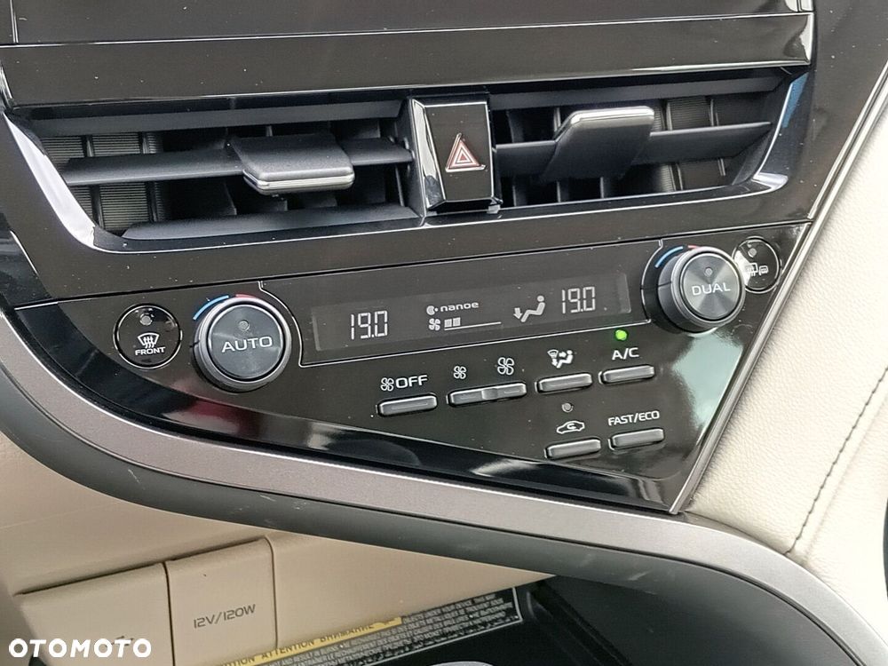 Toyota Camry 2.5 Hybrid Executive CVT - 17