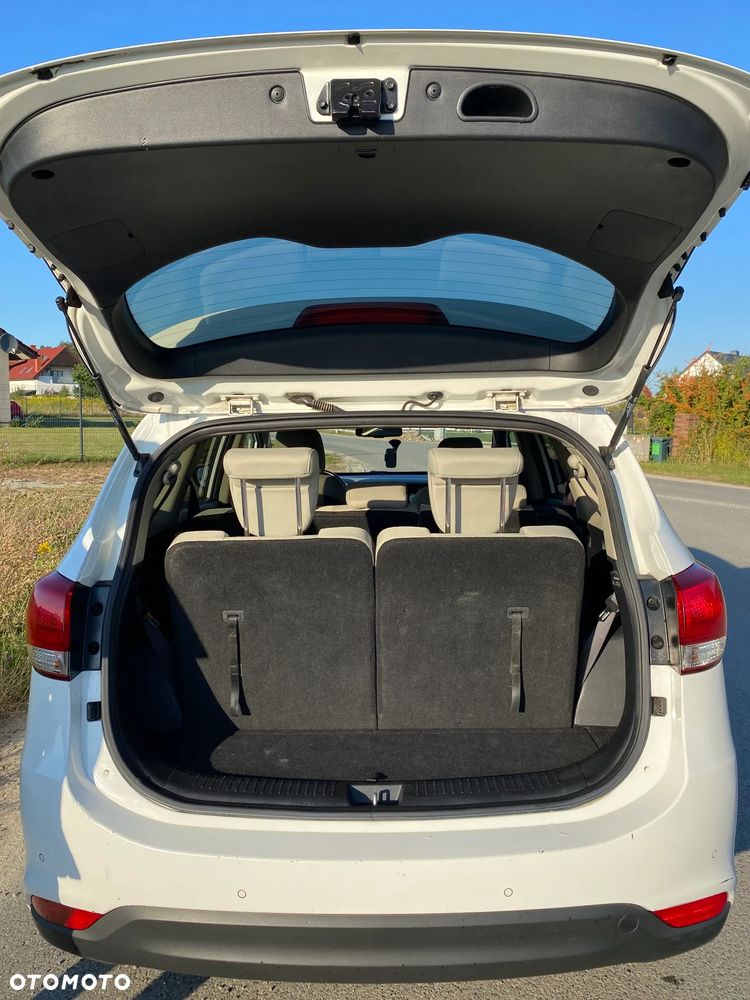 Kia Carens - 12