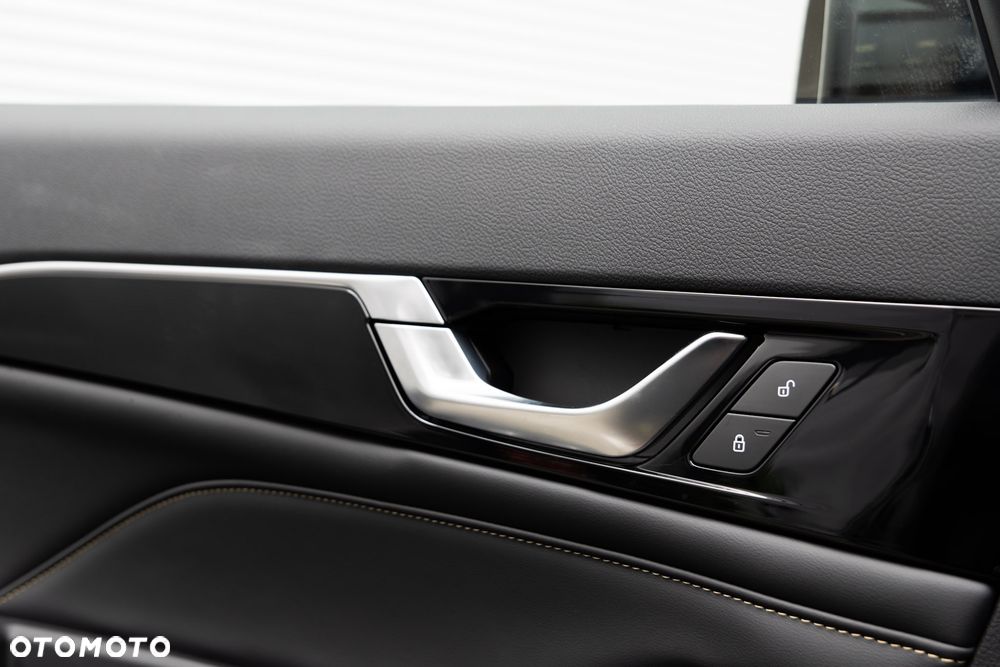 Bestune B70 2.0T Elegance - 25