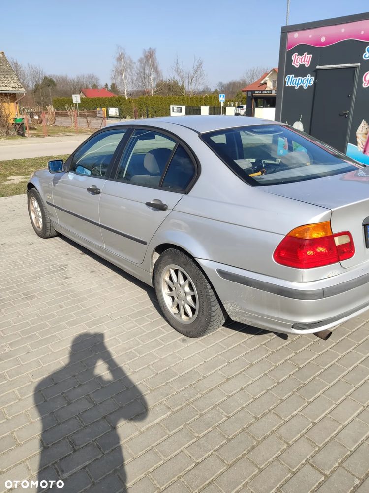 BMW Seria 3 318i - 3