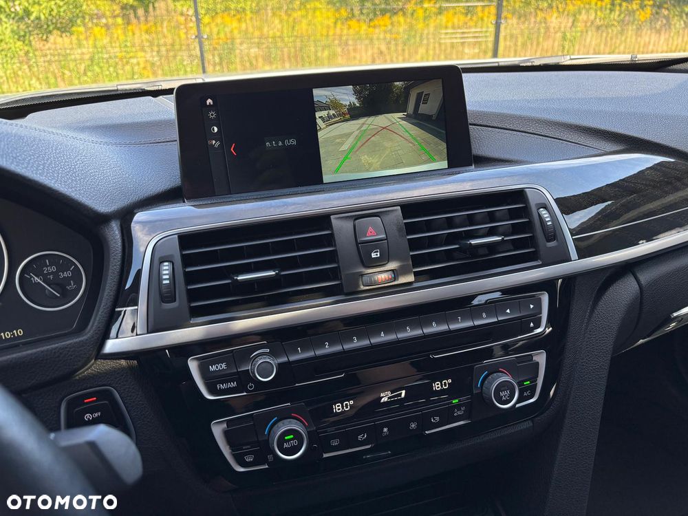 BMW Seria 3 330i Sport Line - 30