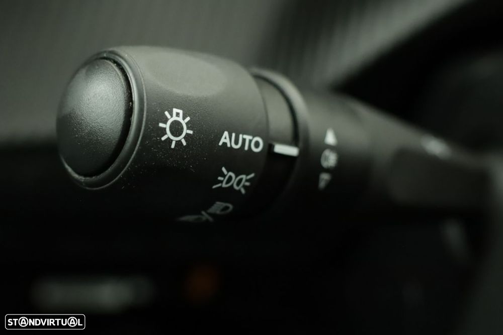 Peugeot e-2008 54 kWh Allure - 17