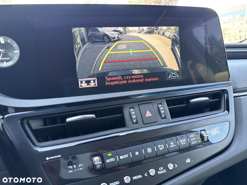 Lexus ES 300h Business Edition - 21