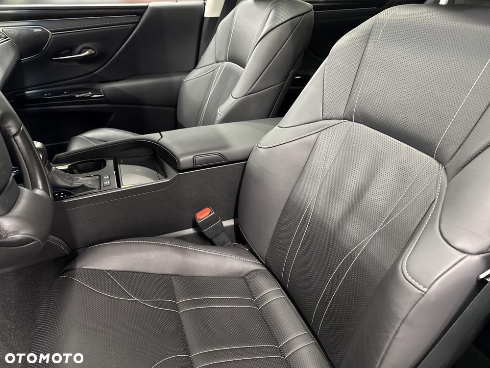 Lexus ES 300h Prestige - 17