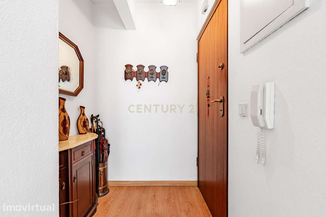 Apartamento T2 em Bom estado de conservação no Bairro Padre Cruz, Carn - Grande imagem: 2/44