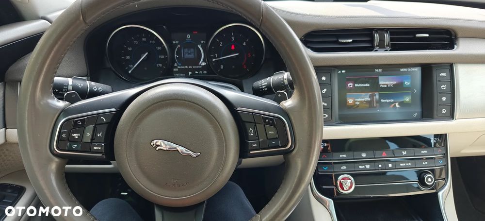 Jaguar XF 20d Prestige - 8