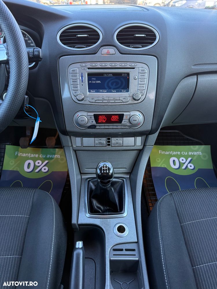 Ford Focus 1.6 16V Titanium - 19