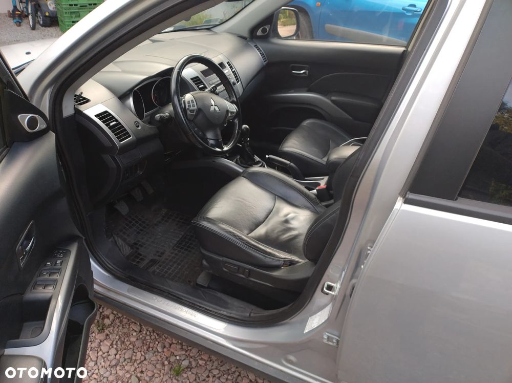 Mitsubishi Outlander - 11