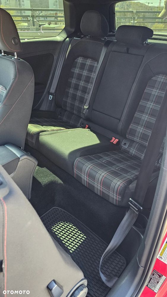 Volkswagen Golf - 25
