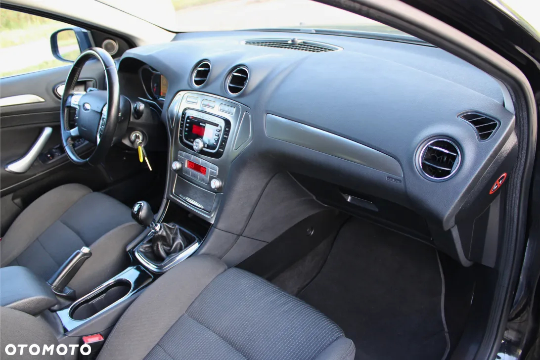 Ford Mondeo 2.0 TDCi Ambiente - 18