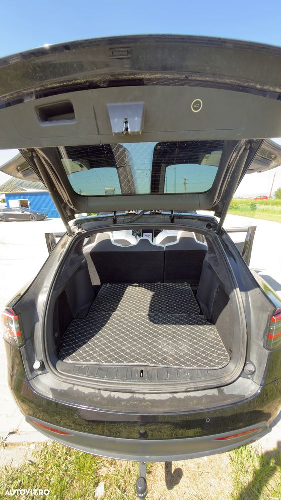 Tesla Model X - 23
