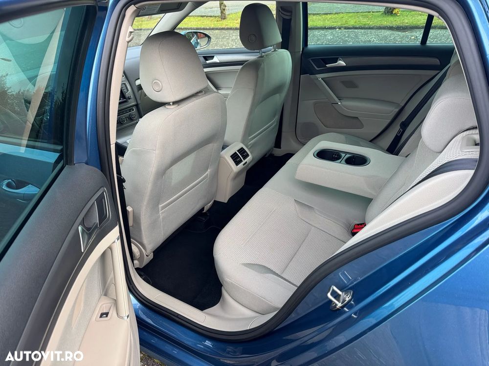 Volkswagen Golf 1.6 TDI DPF BlueMotion - 21