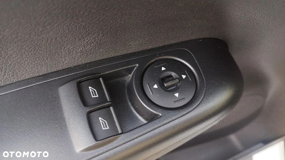 Ford Transit Courier - 27