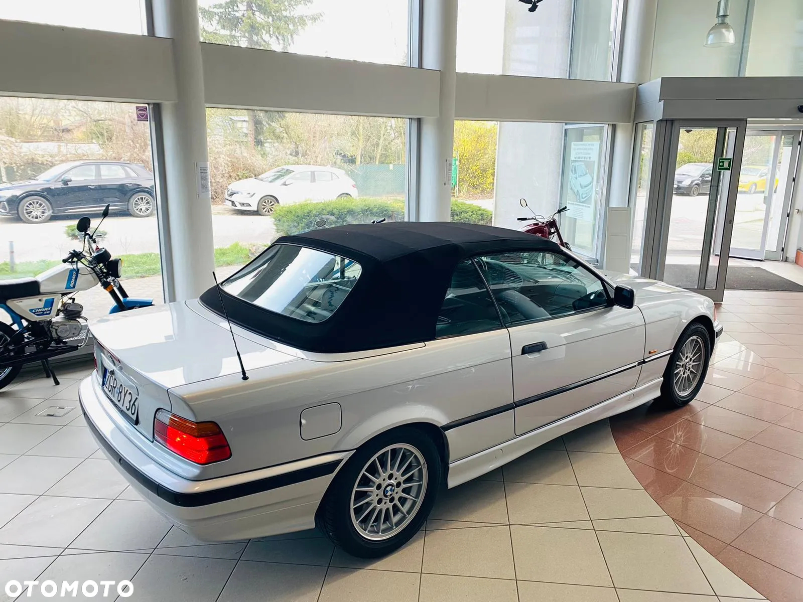 BMW Seria 3 318i Cabriolet - 9