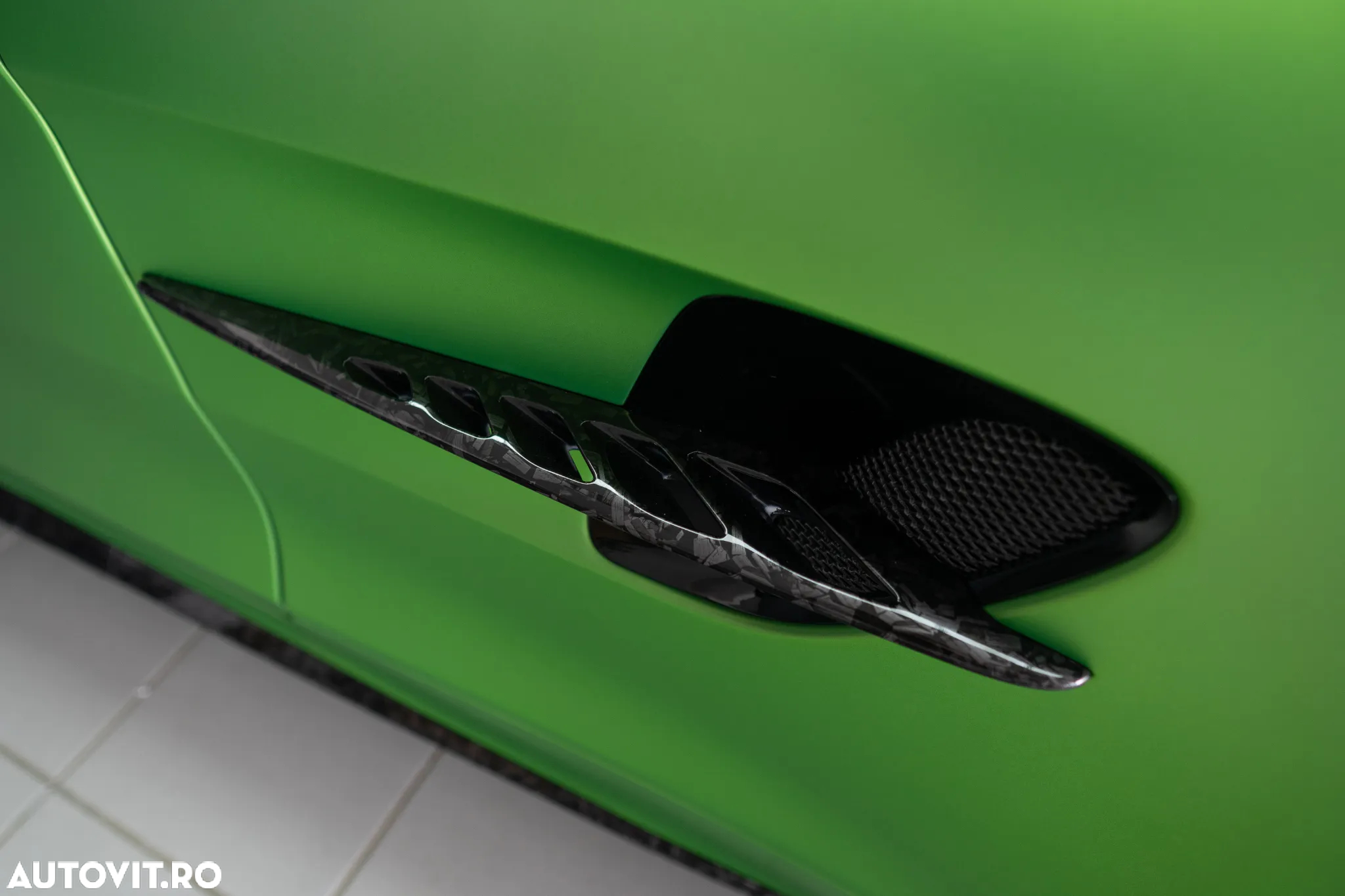 Mercedes-Benz AMG GT R - 7