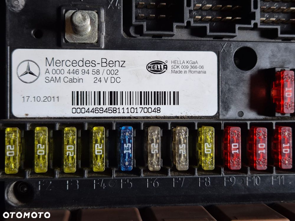 Skrzynka Tablica Modul Plyta bezpiecznikow A0004469658 A0004469458 A0004469758 MERCEDES MP4 - 8