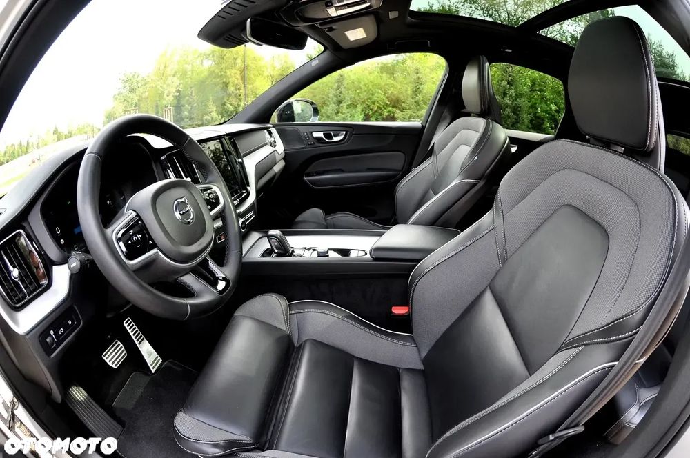 Volvo XC 60 T6 AWD Ultra Dark - 24