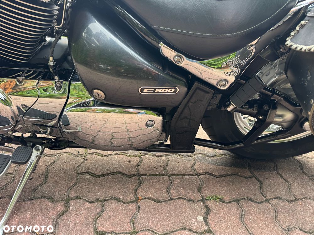 Suzuki Intruder - 17