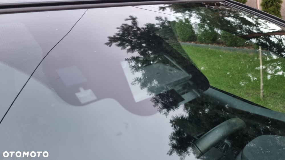 Toyota Yaris Hybrid 100 Selection Platinum - 23