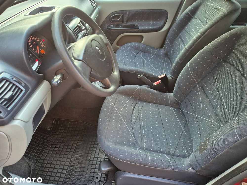 Renault Clio - 14