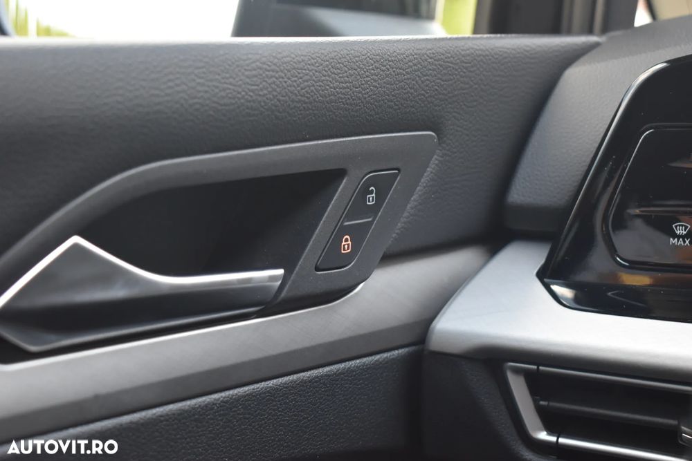 Volkswagen Golf 1.0 eTSI DSG MHEV Life - 35