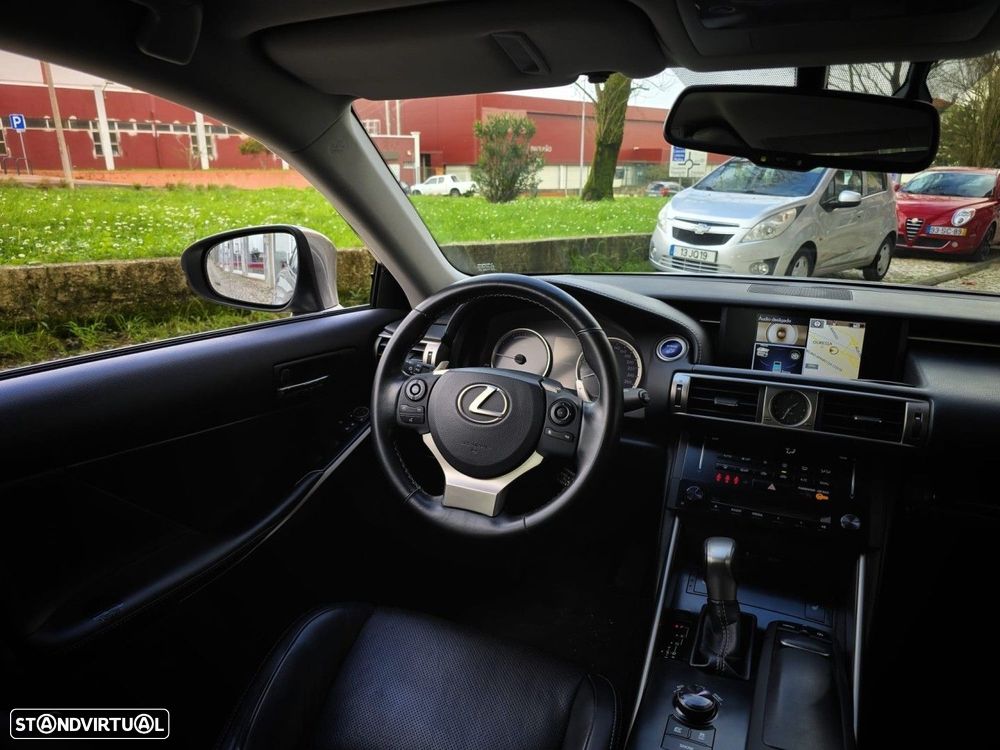 Lexus IS 300H Executive+ - 28