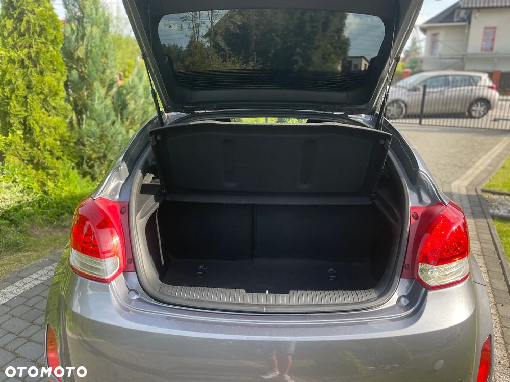 Hyundai Veloster 1.6 GDI Comfort - 12
