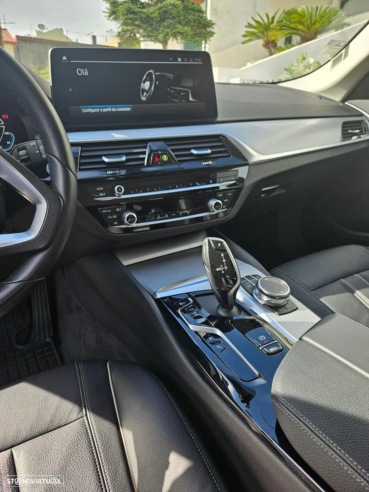 BMW 520 e Line Luxury - 30