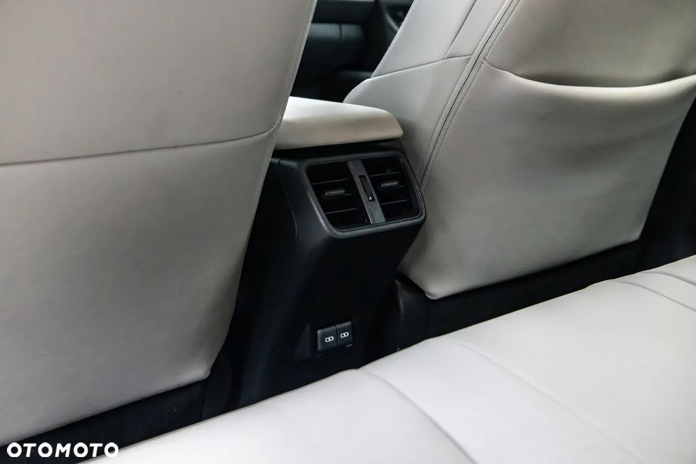 Lexus UX 250h F SPORT - 32