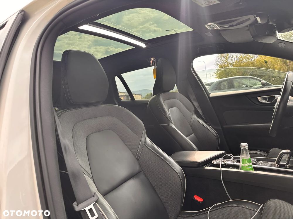 Volvo V60 B4 D R-Design - 18