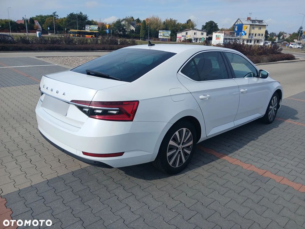 Skoda Superb 2022 photo 2